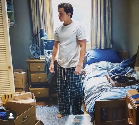 Tomholland Spiderman, Parker Outfit, Tom Peters, Spider Man Far From Home, Tom Holland Imagines, Marvel Comics Superheroes, Tom Holland Peter Parker, Messy Room, Far From Home