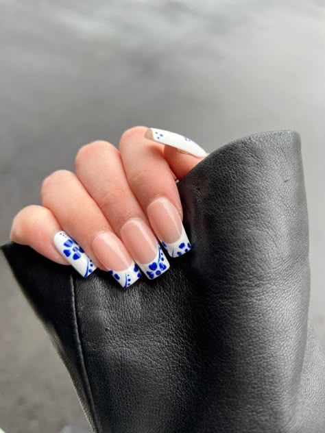 Cute Italy Nails, Cute Nails For Europe, Amalfi Nail Art, Nail Designs Italy, Blue Patterned Nails, Summer In Italy Nails, Greece Nails Aesthetic, Greece Aesthetic Nails, Nails Inspiration Blue And White