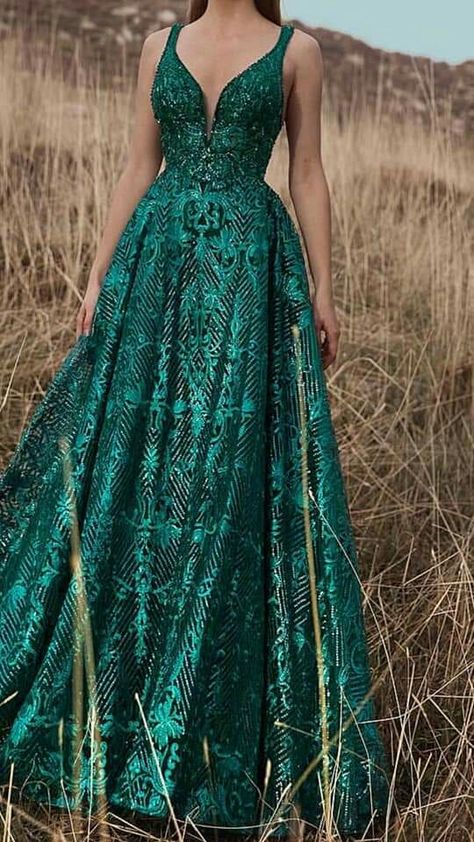 Reception Dress Long, Dark Green Prom Dresses, Prom Dress Elegant, Catwalk Dress, Green Evening Gowns, Green Formal Dresses, Prom Dresses Elegant, Beirut Lebanon, Fancy Dresses Long