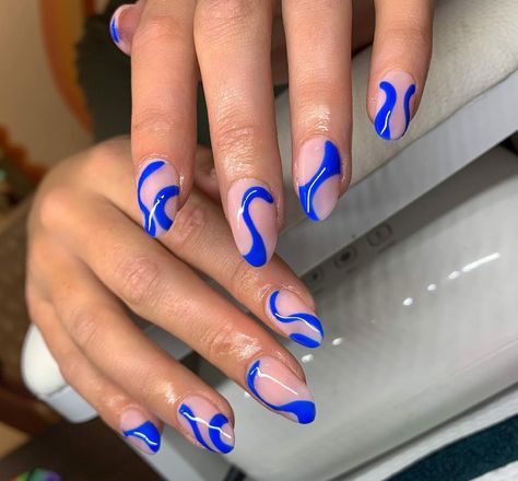 Navy Swirl Nails, Super Extra Nails, Cobalt Blue Nail Art, Electric Blue Nail Art, Nail Art Blue Electric, Electric Blue Nails Acrylic, Electric Blue Nails Design, Blue Swirl Nails, Electric Blue Nails