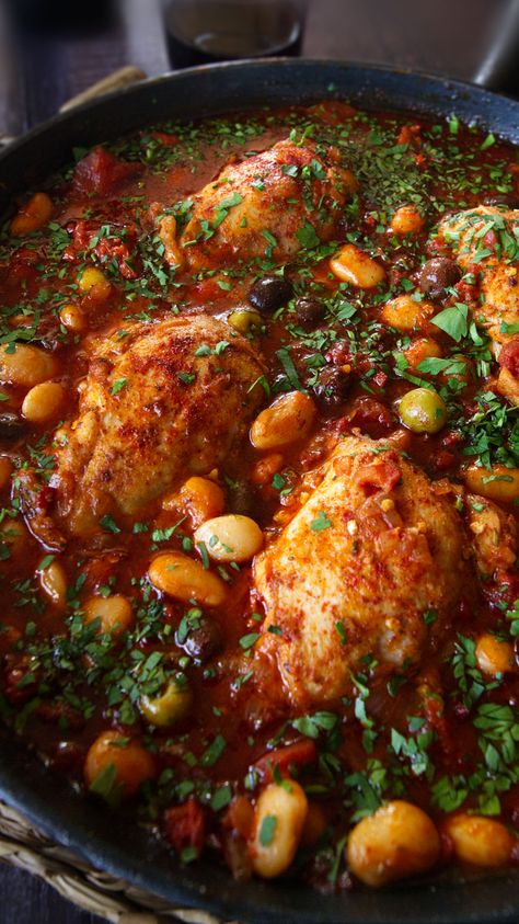 Chicken And Chorizo Recipes, Spanish Dinner Recipes, Portuguese Chicken Recipes, Spanish Chicken And Chorizo, Chorizo Chicken, Prosciutto Appetizer, Spanish Cooking, Chorizo Recipe, Chicken And Chorizo