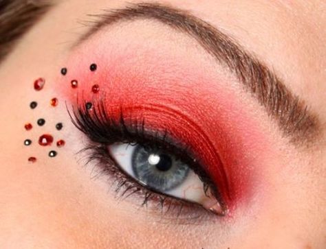 Rouge Little Red Riding Hood Makeup Pretty, Red Riding Hood Makeup Halloween, Lady Bug Makeup, Little Red Riding Hood Makeup, Shrek Makeup, Red Riding Hood Makeup, Carnaval Make-up, Theater Makeup, Costume Carnaval