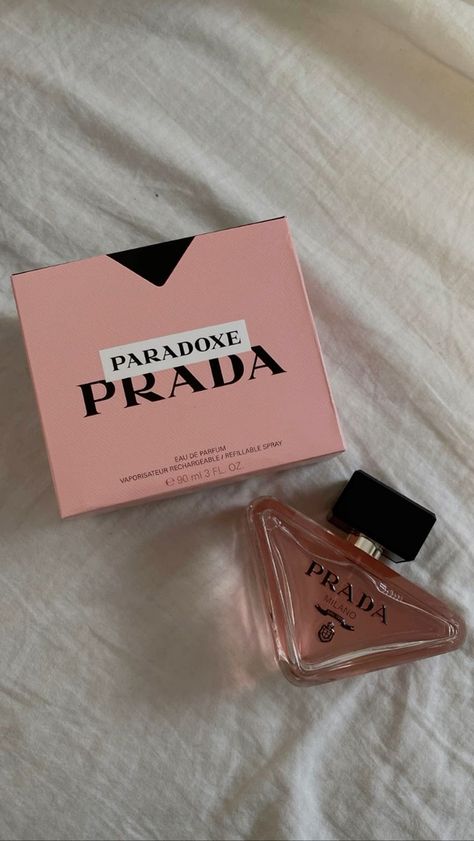 Luxury Perfume Packaging, Prada Perfume, Musk Perfume, Perfume Display, Perfume Body Spray, Perfume Collection Fragrance, Perfume Packaging, Bath And Body Works Perfume, Perfume Lover