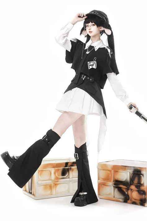 Black/White Cute Rabbit Sheriff Long Sleeves Slim Sweet Military Loli – LolitaInside Panda Inspired Outfit, Cute Half Body Poses, Cute Cosplay Poses, Outfit Ideas Oc, Poses Gesture, Halloween Poses, Bear Funny, Female Pose, Night Travel