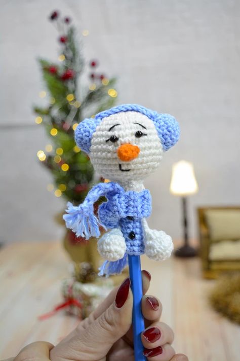 Snowman Pencil Topper Yarn Scraps Crochet, Scraps Crochet, Crochet Superhero, Pencil Crochet, Amigurumi Orange, Crochet Topper, Crochet Pencil, Scrap Crochet, Charity Fundraising