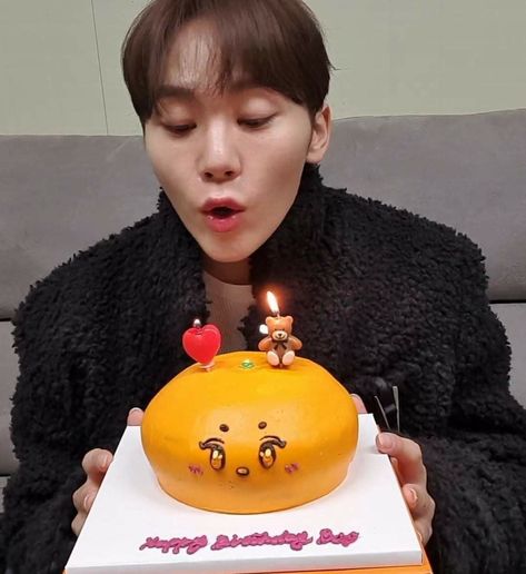 Seungkwan Birthday, Seventeen Vlive, Seventeenth Birthday, Seventeen Seungkwan, Mini Albums, Seventeen, Christmas Bulbs, Birthday Cake, Happy Birthday