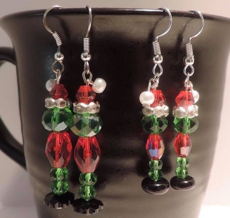 Grinch Earrings, Diy Christmas Earrings, Gnome Earrings, Christmas Jewelry Diy, Christmas Craft Show, Holiday Beading, Beaded Earrings Diy, Dollar Tree Diy Crafts, Christmas Bead