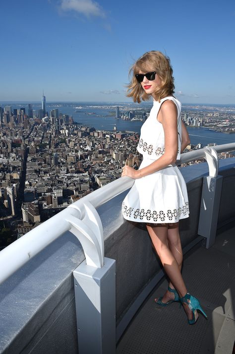 Taylor Swift in NYC Taylor Swift New Album, Taylor Swift New, Beyonce Style, Estilo Taylor Swift, Taylor Swift 1989, Blank Space, Dress Cream, T Swift, Taylor Swift Pictures