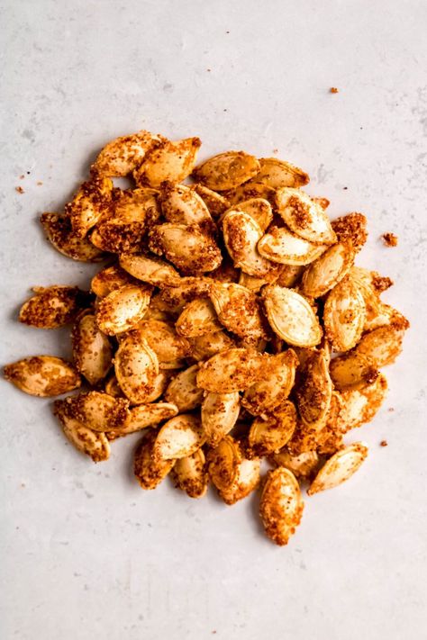 Crispy Roasted Pumpkin Seeds (8 Flavors!) - The Oregon Dietitian Best Veggies To Eat, Pumpkin Seed Nutrition, Flavored Pumpkin Seeds, Butternut Squash Bread, Pumpkin Overnight Oats, Pumpkin Guts, Winter Squash Recipes, Pumpkin Crisp, Affordable Recipes