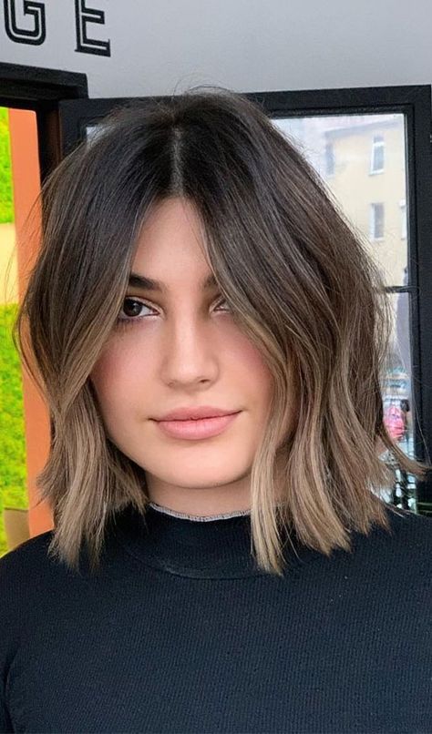 Haircolor Ideas, Spring Hair Color Ideas, Rambut Brunette, Short Hair Highlights, Money Piece, Brunette Hair With Highlights, Short Brown Hair, Spring Hair Color, Brunette Balayage Hair