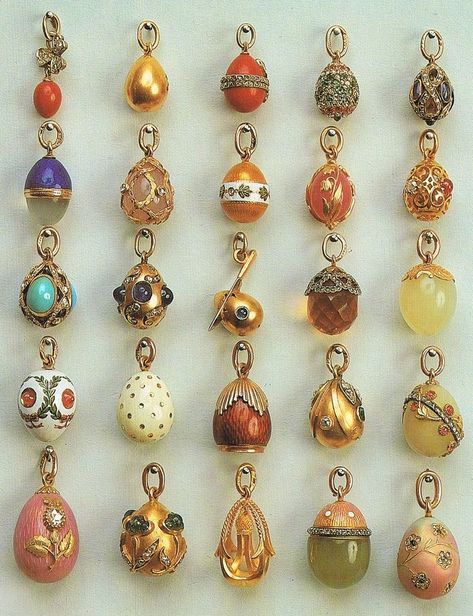 Faberge egg pendants, 1899-1908 http://history-illustrated.ru/illustrations.php?category=40 Egg Artistry, Russian Jewelry, Faberge Jewelry, Faberge Egg, Faberge Eggs, Egg Art, Jewel Box, Egg Decorating, Antique Jewellery