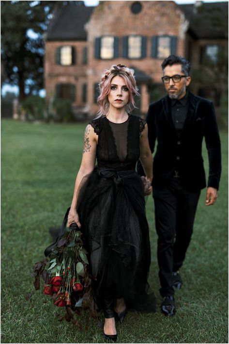 Black Wedding Dress And Suit, Black Wedding Dress Couple, Halloween Wedding Suit, Black Velvet Groom Suit, Rocker Wedding Dress, Goth Groom Attire, Goth Wedding Suit, Goth Groom, Gothic Groom