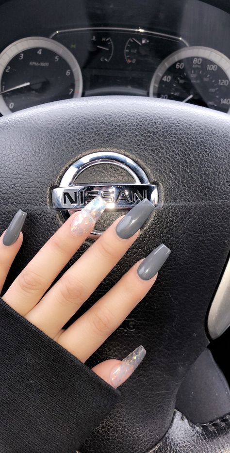 Grey Nail Ideas Acrylic Almond, Grey Elegant Nails, Simple Fall Nails With Glitter, Trendy Grey Nails, Trendy Gray Nails, Cute Grey Nail Designs, Grey French Tip Nails Square, Grey Nail Inspiration, Matte Gray Nails Coffin