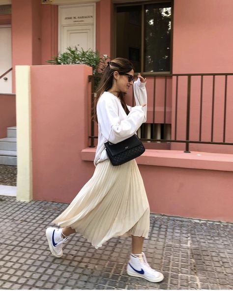 How To Style Nike Blazers, Nike Blazers Outfit, Nike Blazers, Looks Pinterest, Effortlessly Chic Outfits, Beauty Inspo, Neue Outfits, Yes Or No, Outfits Verano