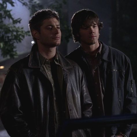 Supernatural Visualization, Idk Pictures, Sam E Dean, Winchester Brother, Supernatural Poster, Supernatural Dr, Jesen Ackles, Character Icons, Supernatural Wallpaper