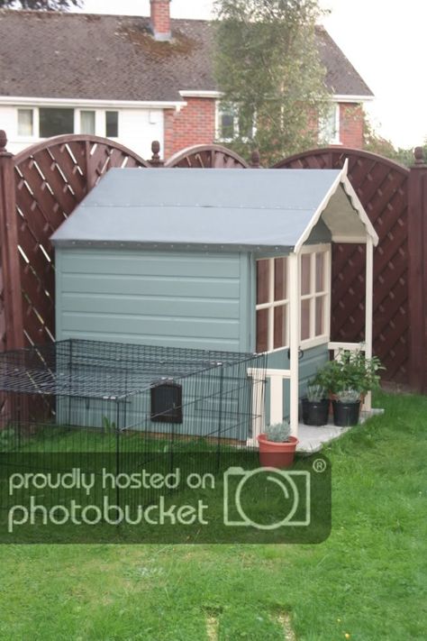 Rabbit Playhouse, Bunny Sheds, Rabbit Houses, Rabbit Hutch Plans, Rabbit Shed, Diy Guinea Pig Cage, Rabbit Enclosure, Pet Rabbit Care, Lionhead Rabbit