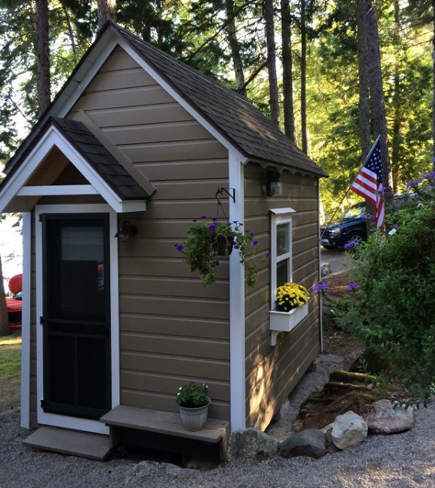 bunkhouse shed - A 1950s tool shed was converted into a tiny bunkhouse for grandchildren and guests - Atticmag Lake Camping Ideas, Bunkhouse Ideas Guest Cabin, Maine Lake House, Bunkie Ideas, Lake Camping, House Shed, Guest Cabin, Lake Living, Shed Homes