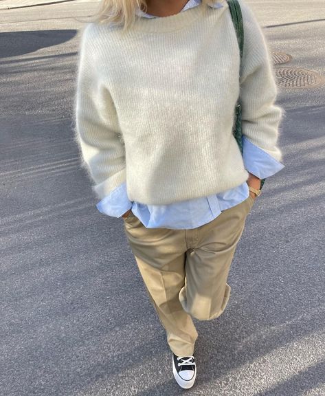 Alva Blomdahl on Instagram: “🫶” Jumper Outfit Women, Style Stockholm, Scandi Fashion, Neat Casual Outfits, Cosy Outfit, Winter Pants Outfit, Casual Outfit Inspiration, Stockholm Style, Copenhagen Style