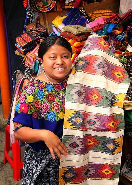 El salvador textiles Panama Central America Salvador Culture, Mexican Rebozo, Needle Cases, Central American, We Are The World, Arte Popular, Local Crafts, My Heritage, Folk Costume