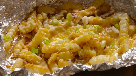 Fries before guys.​ Campfire Cheese Fries, Campfire French Fries, Campfire Side Dishes, Garlic French Fries, Wild Recipes, Island Camping, Cheesy Fries, Campfire Recipes, Cooking Over Fire