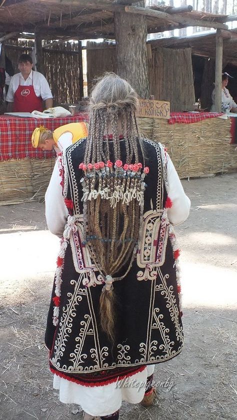 Eastern-European stuff - Back view of costume and kosichnik from Sofia... Russian Hairstyles, Sofia Costume, Bulgarian Culture, Bulgarian Folklore, Eastern European Women, Bulgarian Clothing, Traditional Hairstyle, Ethno Style, Old Hairstyles