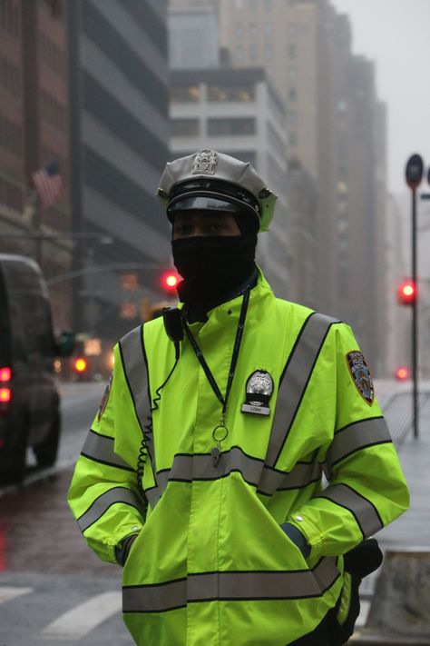 street photography in new york of a police officer Wicked City, Traffic Police, Combat Armor, New York Police, Police Uniforms, Man Standing, Traffic Light, Running Man, Rain Wear