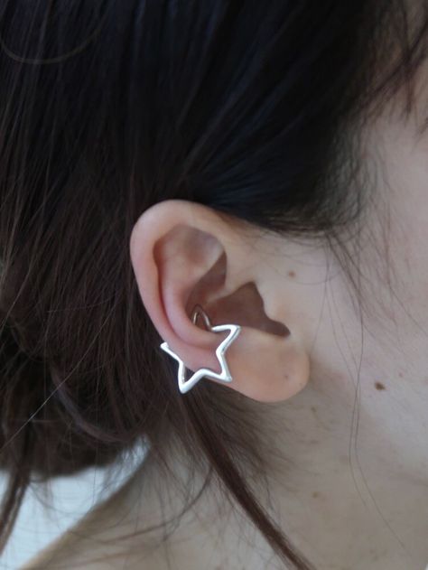 Cute Piercings Ears Simple, Star Conch Piercing, Star Ear Cuff, Star Piercing Ear, Ear Piercings Star, Unique Piercings Ears, Ear Piercings Cute, Ears Piercing, Star Things