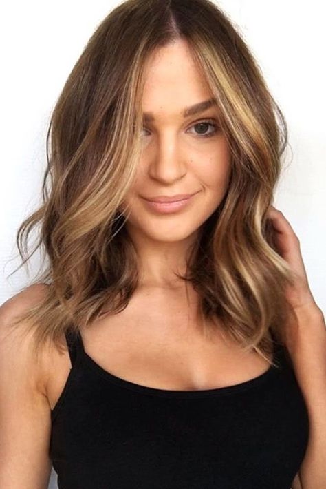 Golden Beachy Waves #highlights #brunette #brownhair #wavyhair ❤️ Fancy accentuating your hair color with partial highlights? Your color guide is here! Check out the iconic color combos: blonde highlights for brunettes, caramel hues for natural looks, and face-framing honey coloring for dark hair are waiting for you! ❤️ See more: https://lovehairstyles.com/partial-highlights/ #lovehairstyles #hair #hairstyles #haircuts Carmel Hair Color, Coffee Brown Hair, Natural Balayage, Light Brown Balayage, Partial Highlights, Highlights Ideas, Honey Hair Color, Bronde Hair, Chocolate Brown Hair