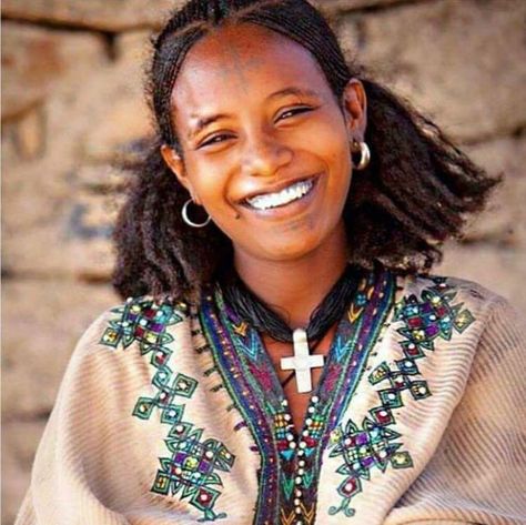 Amhara girl beautifully smiling #Ethiopia Tigray Culture, Eritrean Dress, Ethiopian Traditional Dress, Ethiopian Women, Habesha Kemis, Ethiopian Dress, Quotes Thoughts, Random Quotes, African Culture