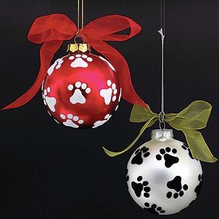 Pet ornament ideas Paw Print Ornament, Painted Christmas Ornaments, Painted Ornaments, Christmas Ornaments Homemade, Hand Painted Ornaments, Christmas Ornament Crafts, Dog Ornaments, Noel Christmas, Christmas Ornaments To Make