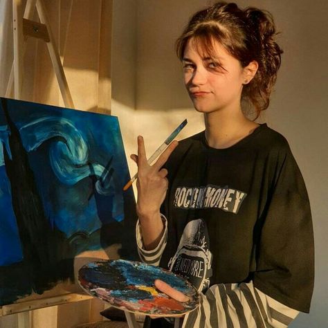 Painter Girl Aesthetic, Artsy Girl Style, Artist Girl Aesthetic, Painter Aesthetics, Artsy Girl Aesthetic, Artsy Hair, Painter Photography, Mara Dyer, Artsy Girl