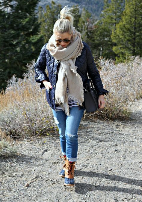 Women Duck Boots Outfit, Duck Boot Outfit Ideas, Duck Boot Outfits, How To Wear Duck Boots, Styling Duck Boots, Duck Boot Outfit, Outfits Ideas Winter, Duck Boots Outfit, Alaska Outfits