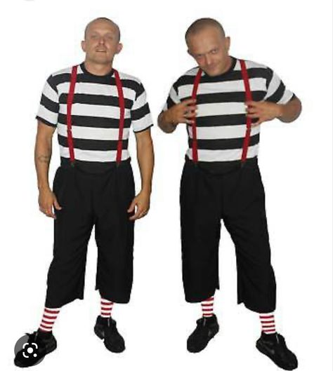 Alice In Wonderland Funny, Alice In Wonderland Fancy Dress, Funny Twins, Tweedle Dee Tweedle Dum, Funny Fancy Dress, Halloween Alice In Wonderland, Alice In Wonderland Outfit, Twin Costumes, Twin Humor