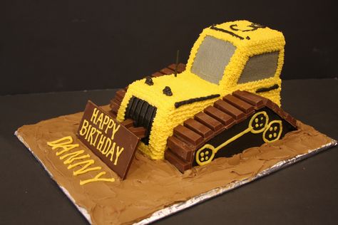 Bulldozer cake for my grandson's 3rd birthday!  He loves anything trucks or construction equipment. Had a great time creating this! Bulldozer Cake, Digger Birthday Cake, Excavator Cake, Digger Cake, Construction Birthday Cake, Digger Birthday, 4de Verjaardag, Truck Birthday Cakes, Construction Theme Birthday Party