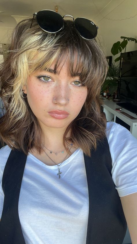 Cute Colors For Short Hair, Blond And Brown Hair Short, Money Pieces On Short Hair, Statement Hair Color, Color Block Hair Ideas Bangs, Brown Hair With White Bangs, Crazy Color Hair Ideas Short, Sectioned Hair Dye, Peekaboo Highlights With Bangs