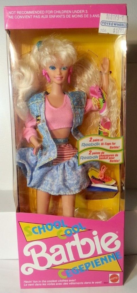 1991 School Cool Barbie 9423 - with 2 sets / pairs of Reebok Hi-tops / sneakers ? running shoes - Mattel - Foreign Canadian Version of All American Barbie Old Barbie Dolls, Barbie Blonde, Barbie 1990, Barbie Playsets, Barbie 80s, 1980s Childhood, Barbie 90s, Beachy Hair, Barbie Life