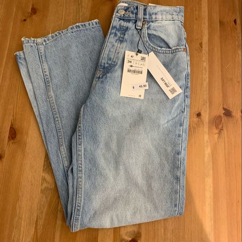 Zara Denim Jeans New With Tags. High-Rise Regular Length Size 2 Italy Shopping, Zara Mom Jeans, White High Waisted Jeans, Zara Denim Jeans, High Rise Boyfriend Jeans, Clothing Board, Teen Clothes, Tapered Leg Jeans, High Rise Mom Jeans