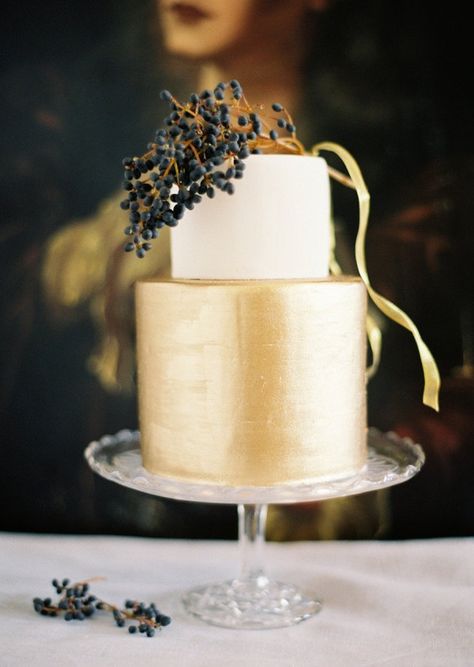 Let Them Eat… Gold? 20 Gorgeous Metallic Cakes Metallic Cake, White And Gold Wedding, Naked Cakes, Rustic Fall Wedding, Gold Wedding Cake, Gold Cake, Wedding Cake Inspiration, Cupcake Cake, Wedding Cake Designs