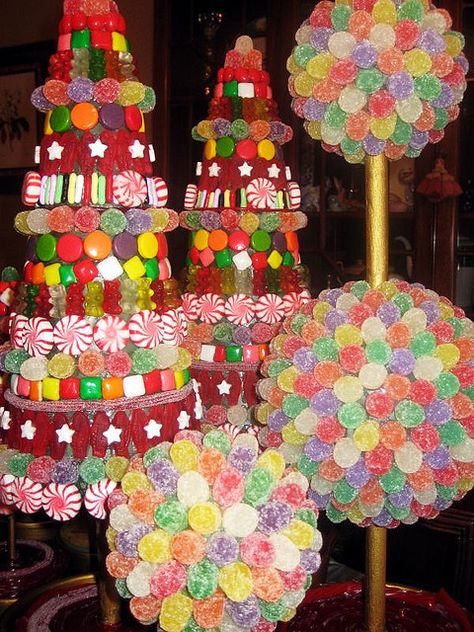 We use to make these when I was a kid! Great memories of smiles and sticky fingers! Christmas Trees Crafts, Candy Topiary, Candy Trees, Gingerbread Party, Candy Tree, Sweet Trees, Candy Theme, Candy Decorations, Candy Crafts