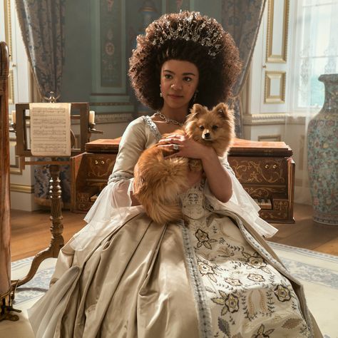 All the Hidden Meanings in the Hairstyles on Queen Charlotte: A Bridgerton Story | Glamour Queen Charlotte A Bridgerton Story, Michelle Fairley, Lady Violet, King George Iii, Shonda Rhimes, Lara Jean, Real Queens, Rudyard Kipling, Julia Quinn