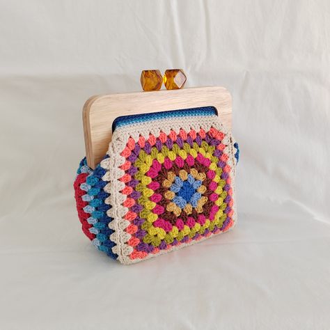 Granny Square Clutch Pattern, Granny Square Wallet, Granny Square Clutch, Crochet Luxury, Diy Granny Square Bag, Granny Square Purse, Clutch Design, Pouch Crochet, Crochet Tote Pattern