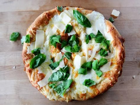 Get Cast Iron Pizza Bianca Recipe from Food Network Pizza Bianca Recipe, Ree Drummond Recipes, Cast Iron Pizza, Pizza Bianca, Chicken Florentine, Cast Iron Skillet Recipes, Cast Iron Recipes, Pioneer Woman Recipes, Ree Drummond