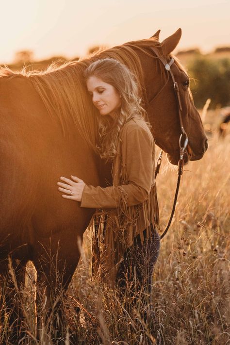 Golden Hour Horse Photography, Horse Sunrise, Horse Photography Ideas, Portraits With Horses, Senior Horse Photography, Horses Portrait, Horse Portrait Photography, Horse Photoshoot Ideas, Equine Photography Poses