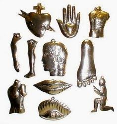 Milagros ... Representing A Variety Of Body Parts Mexican Tin Art, Milagros Charms, Mexican Milagros, Sacred Hearts, Tin Art, Art Populaire, Painted Ornaments, Mexican Art, Amulets