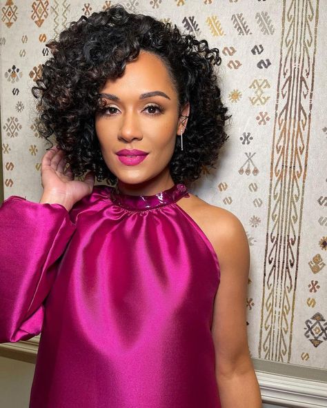 Grace Byers Deaf Parents - xoNecole: Women's Interest, Love, Wellness, Beauty Grace Byers, Easy Trendy Hairstyles, Drawing Writing, Black Actresses, Curly Hair Women, Curly Hairstyles, Picture Quotes, Baby Names, Curly Hair