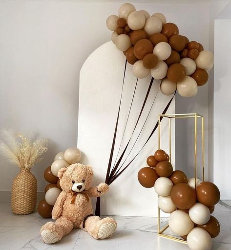 Bear Baby Shower Theme, Party Decor Ideas, Idee Babyshower, Baby Birthday Decorations, Teddy Bear Birthday, Baby Shower Theme Decorations, Baby Shower Deco, Baby Shower Crafts, Birthday Balloon Decorations