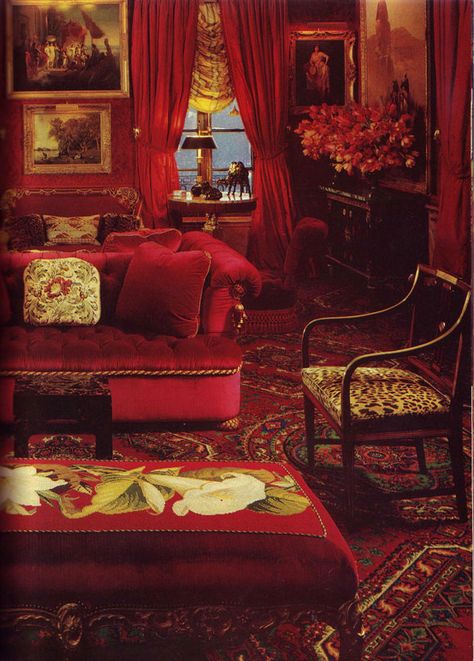 Oscar de La Renta's New York apartment by Denning & Fourcade, ca. 1980s. Victorian Interiors, Red Rooms, Red Decor, Victorian Decor, New York Apartment, Decoration Inspiration, Crystal Palace, Red Interiors, Beautiful Interiors