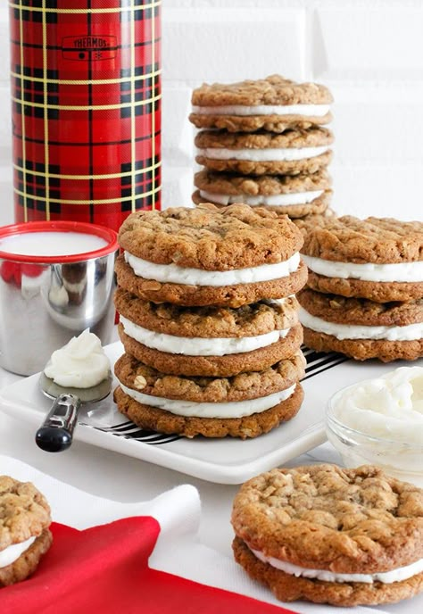 Homemade Oatmeal Cream Pies Oatmeal Cream Pie Cookies, Homemade Oatmeal Cream Pies, Cookies Sandwich, Oatmeal Cream Pie, Cream Pie Filling, Oatmeal Creme Pie, Vanilla Cream Filling, Oatmeal Cream Pies, Dessert Items