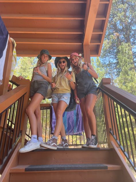 Summer Camp Usa, Camp Counselor Outfit, Camp Counselor Aesthetic, Young Life Camp, Hume Lake, Summer Camp Aesthetic, Camp America, Summer Camp Counselor, Camping Pics