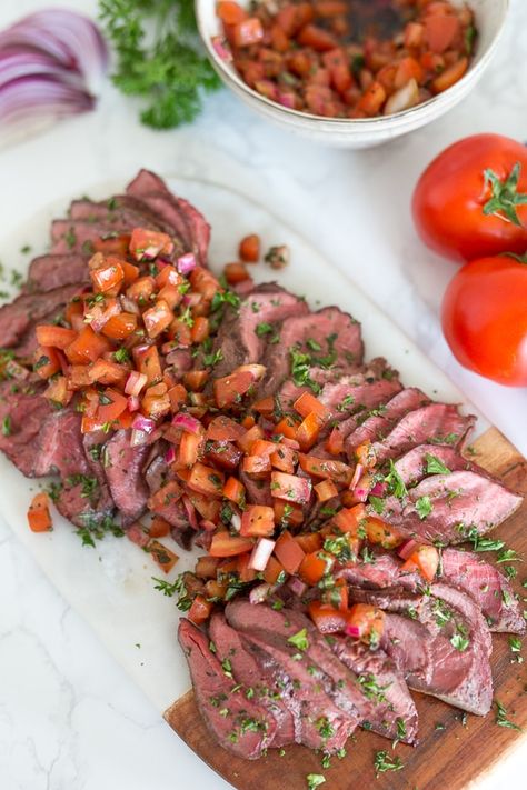 One of my favorite ways to make grilled steak in the summer is topped with fresh chopped tomatoes, red onion, balsamic and oil. It's fresh and a great way to enjoy those end-of-summer tomatoes! Steak With Tomatoes, Grilled Steak Recipes, Grilled Flank Steak, Summer Tomato, Skinny Taste Recipes, Grilled Steak, How To Grill Steak, Food Tasting, Chopped Tomatoes